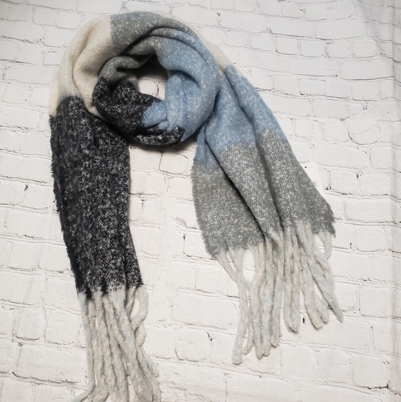 Women's chunky scarf. - Picture 4 of 9